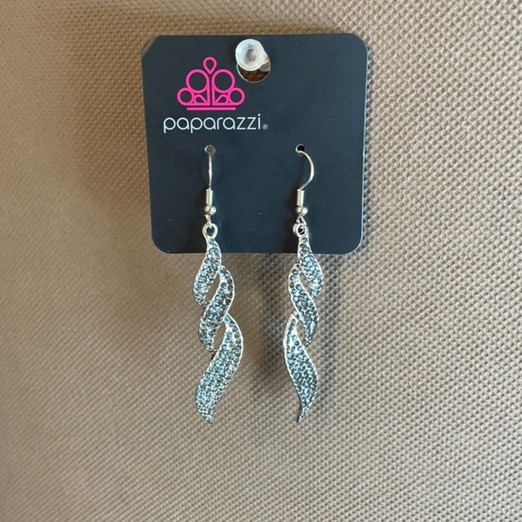 paparazzi Jewelry - Silver Ribbon Dangle Earrings